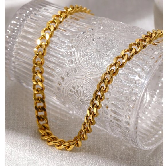 New 18K Gold Plated 18'' Cuban Link Chain Necklace - Picture 2 of 5